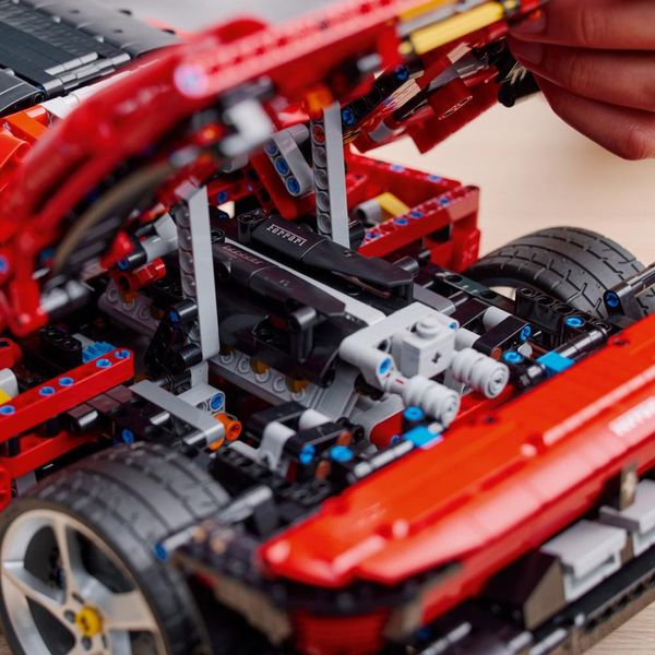 Авто-конструктор LEGO Феррари Дайтона СП3 (42143) 23932887 фото