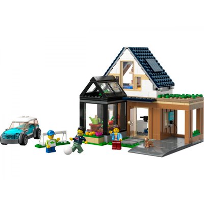 Блоковий конструктор LEGO City Сімейний будинок й електромобіль (60398) 24695797 фото