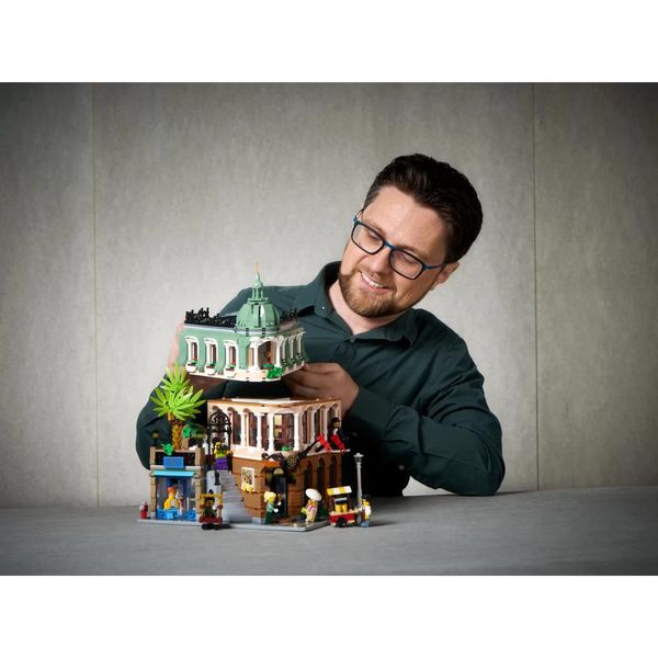 Блочный конструктор LEGO Icons Бутік-готель (10297) 23837421 фото