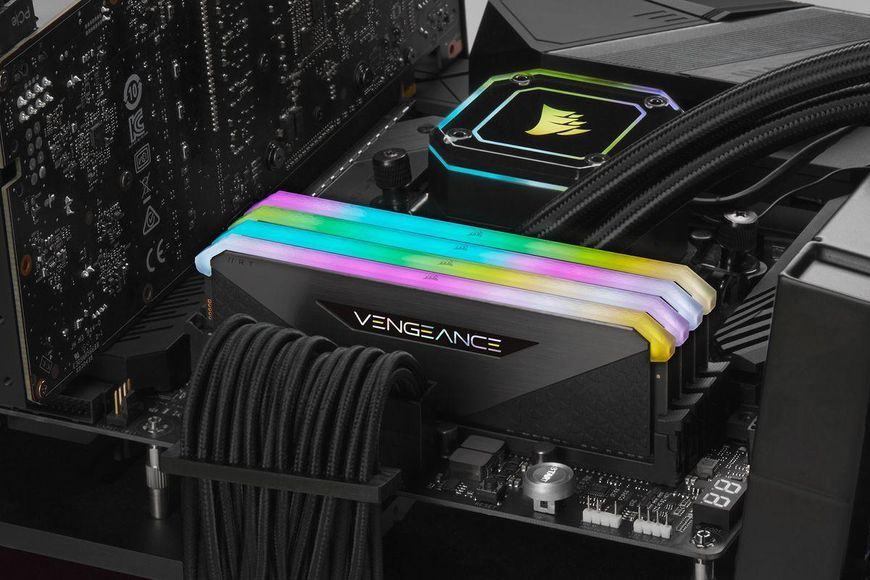 Пам'ять для настільних комп'ютерів Corsair 32 GB (2x16GB) DDR4 3600 MHz Vengeance RGB RT (CMN32GX4M2Z3600C16) 374172 фото